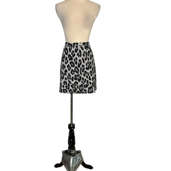 Olivia Rae gray back leopard print pull on mini skirt size Large - Picture 1 of 12